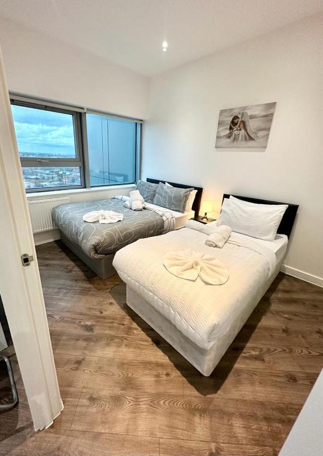 Alarabi Apartments-Two Bedrooms Apartment Κρόιντον Εξωτερικό φωτογραφία