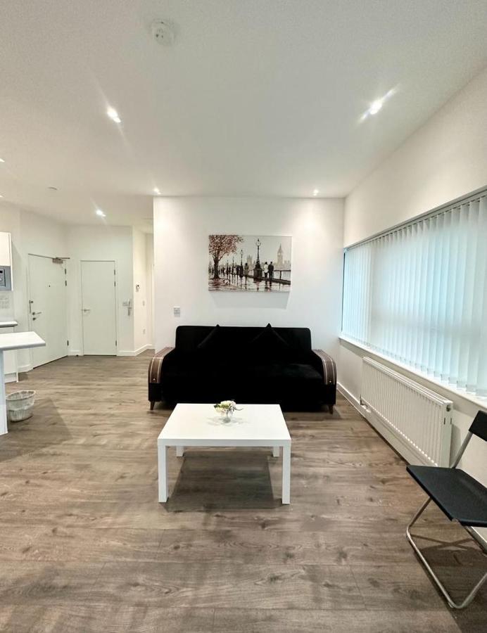 Alarabi Apartments-Two Bedrooms Apartment Κρόιντον Εξωτερικό φωτογραφία